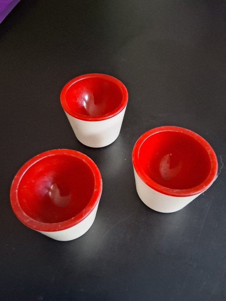 Vintage eierdopjes kunststof plastic wit met rood, Verzamelen, Retro, Ophalen of Verzenden, Huis en Inrichting