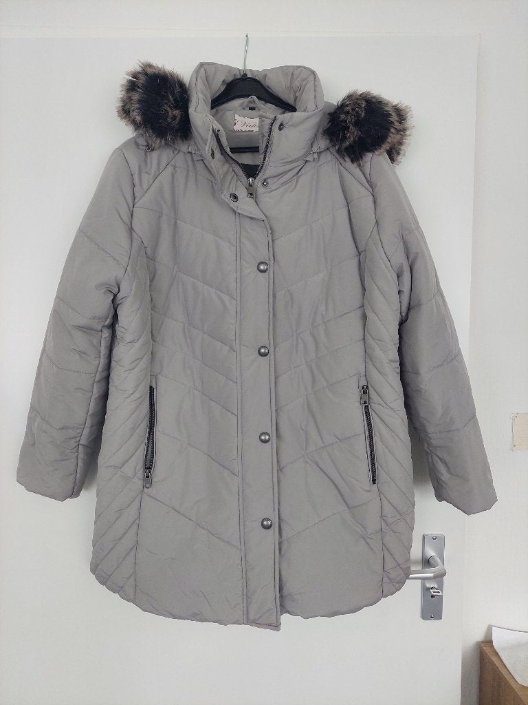 NIEUW winterjas van valino maat 46 / 48 capuchon kan eraf, Valino, Maat 46/48 (XL) of groter, Nieuw, Ophalen of Verzenden