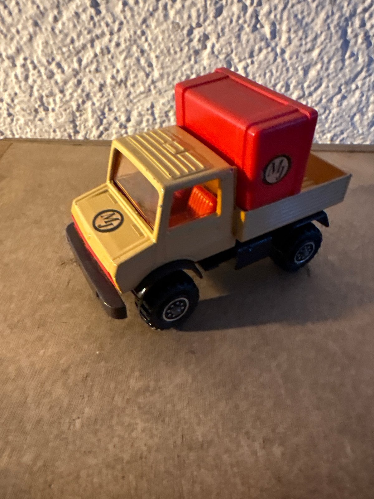 Matchbox Super Kings K-30 Unimog 1978 Beige/Rood, Ophalen of Verzenden, Gebruikt, Overige merken