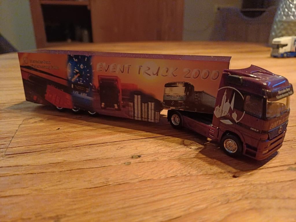 Herpa Mercedes event truck 2000, Hobby en Vrije tijd, Modelauto's | 1:87, Ophalen of Verzenden, Zo goed als nieuw, Bus of Vrachtwagen