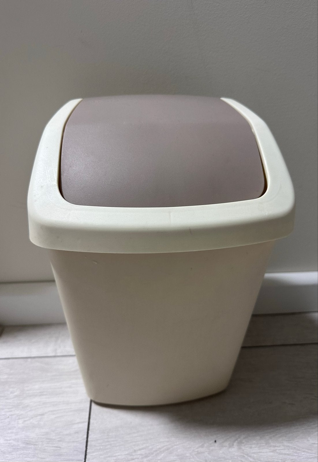 Curver Prullenbak - Handige Afvalemmer (beige/bruin), Kunststof, Gebruikt, Ophalen of Verzenden, 20 tot 30 liter