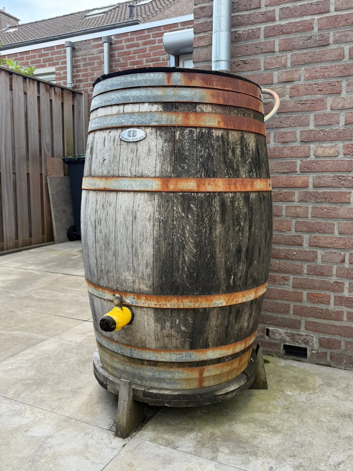 Wijnvat regenton 225 liter met voetstuk, Tuin en Terras, 150 liter of meer, Ophalen, Gebruikt, Hout