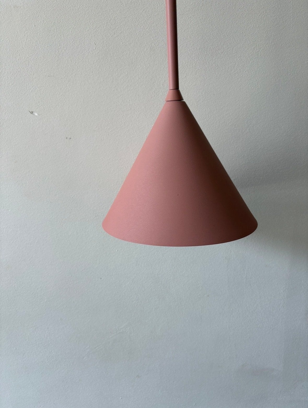 Mat zachtroze lamp - ongebruikt met kleine imperfecties