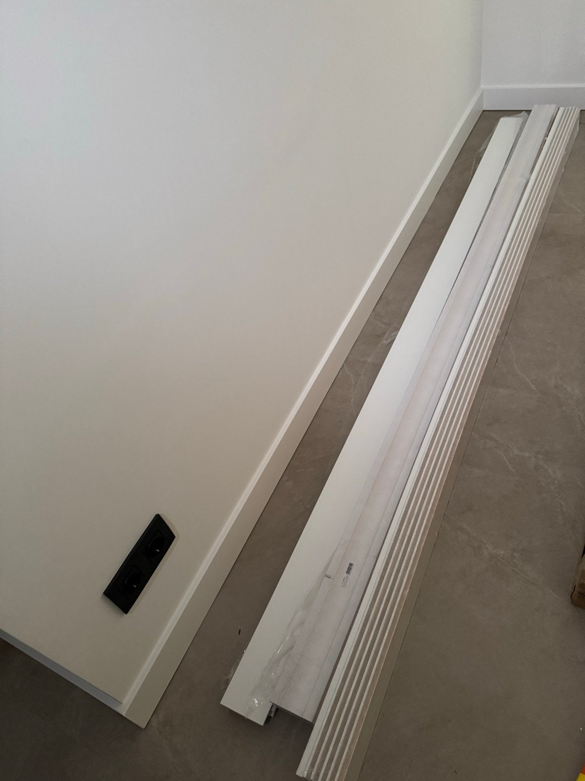 Nieuwe  Unilin Plinten RAL9010 Zuiver Wit (12x94mm), Ophalen, Nieuw, Mdf, 250 cm of meer