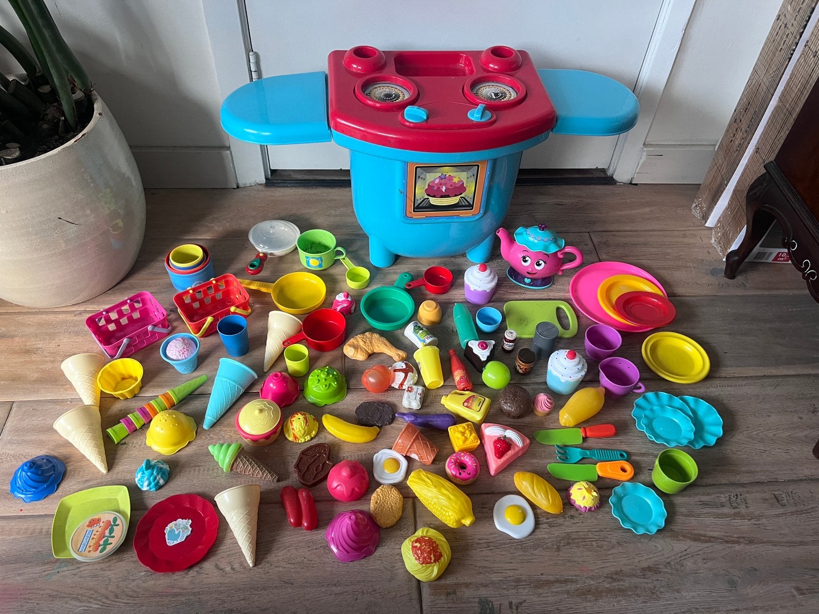 Plastic speelkeukentjes met spulletjes, Kinderen en Baby's, Ophalen, Gebruikt