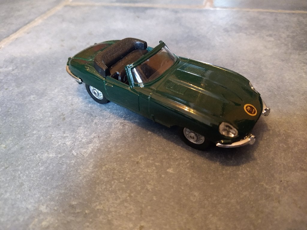 Jaguar E type 1: 36 Maisto zonder OVP, Hobby en Vrije tijd, Modelauto's | 1:43, Ophalen of Verzenden, Zo goed als nieuw, Auto