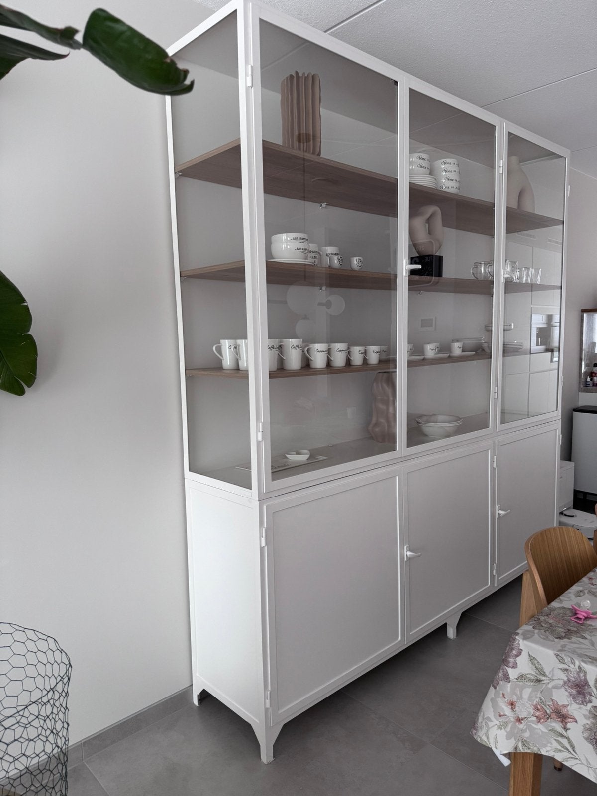Metalen apothekerskast wit – poedercoating – vitrinekast