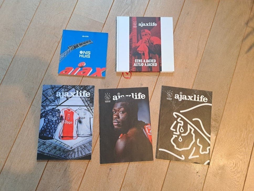 Ajax boeken en tijdschriften - PERFEKTE STAAT, Ophalen of Verzenden, Zo goed als nieuw, Sport en Vrije tijd