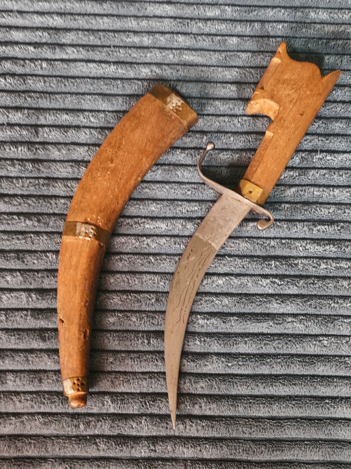 Decoratieve dolk met houten handvat en schede, Verzamelen, Ophalen of Verzenden