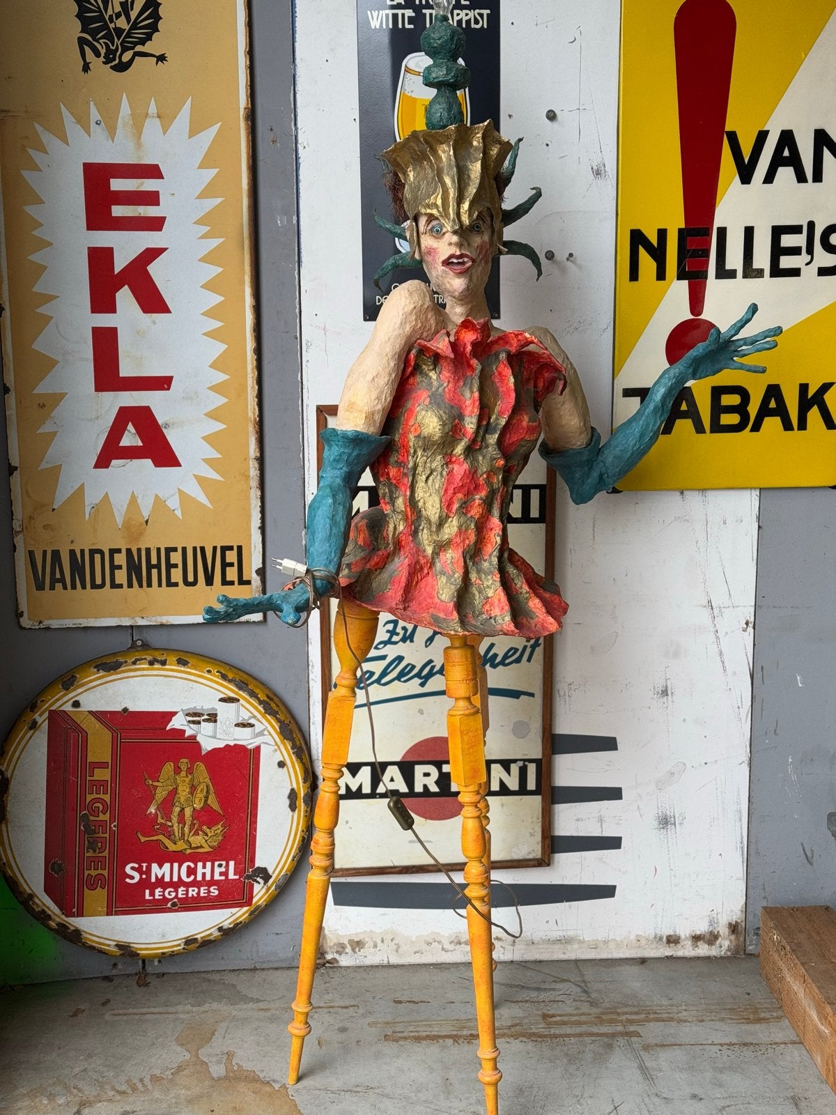Unieke handgemaakte pop sculptuur - Art Brut stijl, Beeld, Composieten, Beschilderd, Overige stijlen
