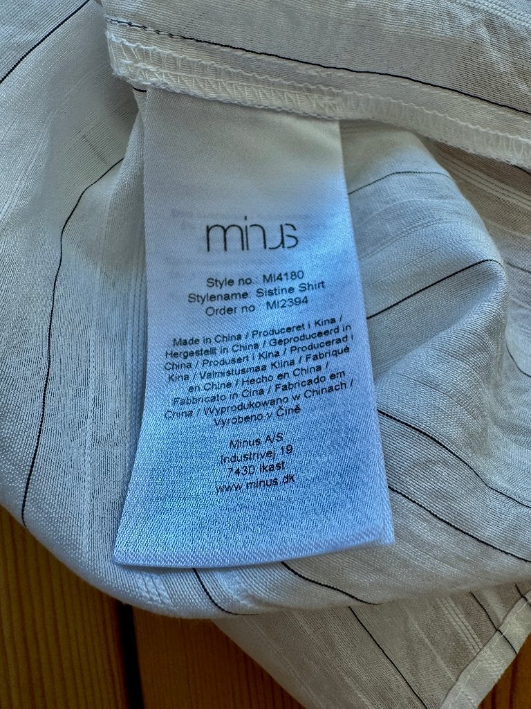 Minus blouse - Wit Streep met ruffles - Maat 42 / Large, Kleding | Dames, Ophalen of Verzenden, Zo goed als nieuw, Maat 42/44 (L)