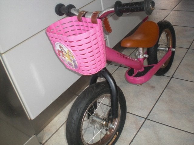 loopfietsje roze met mandje, Ophalen, Gebruikt, Loopfiets