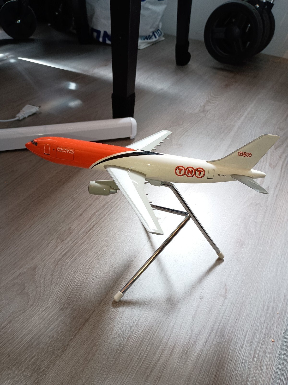 Airbus a300 TNT Airways 1:200, Ophalen of Verzenden, Zo goed als nieuw, Schaalmodel