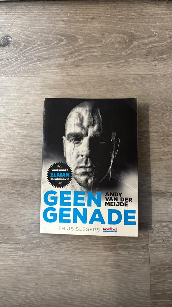 Geen Genade - Andy van der Meijde (Voetbalbiografie), Ophalen of Verzenden, Gelezen, Balsport
