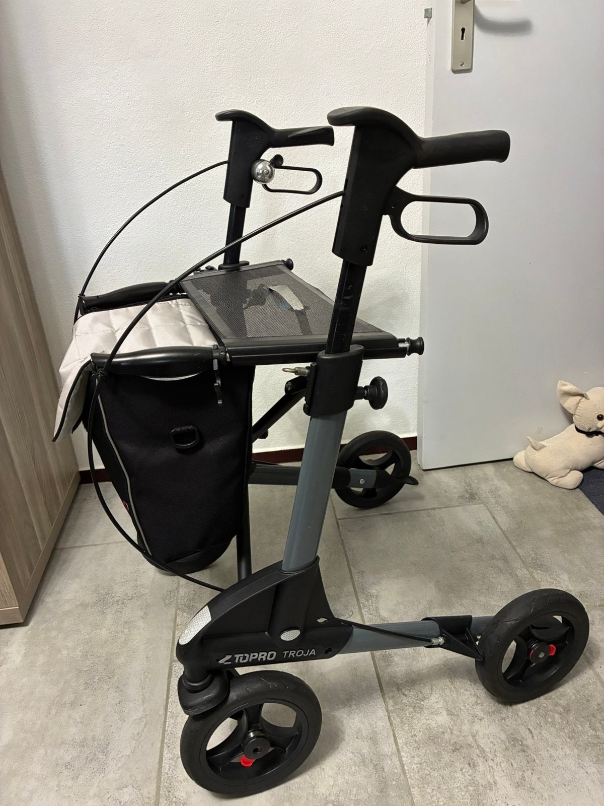 Te koop nette Rollatoor toprotroja ,Viva 2G ,goed werkende, Ophalen, Zo goed als nieuw