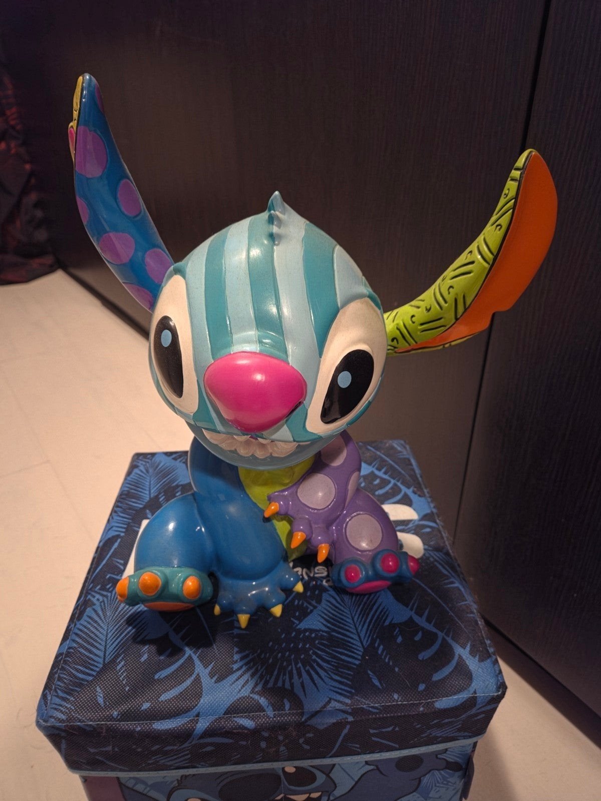 Romero Britto Disney Stitch Beeldje - Gesigneerd, Verzamelen, Ophalen, Zo goed als nieuw