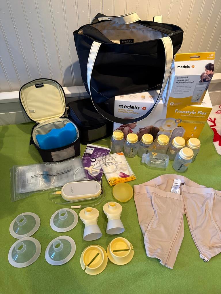 Compleet Medela Freestyle Flex kolfpakket - Zo goed als nieu, Ophalen of Verzenden, Zo goed als nieuw, Borstkolf