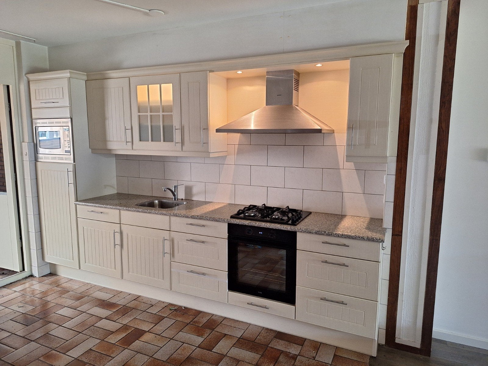 Complete rechte keuken met inbouwapparatuur, Ophalen, Gebruikt, Crème, Enkelwandige keuken