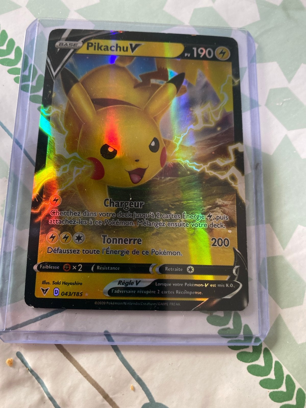 Pikachu V Pokémon Kaart (Frans) - 043/185, Ophalen of Verzenden, Zo goed als nieuw, Losse kaart, Foil