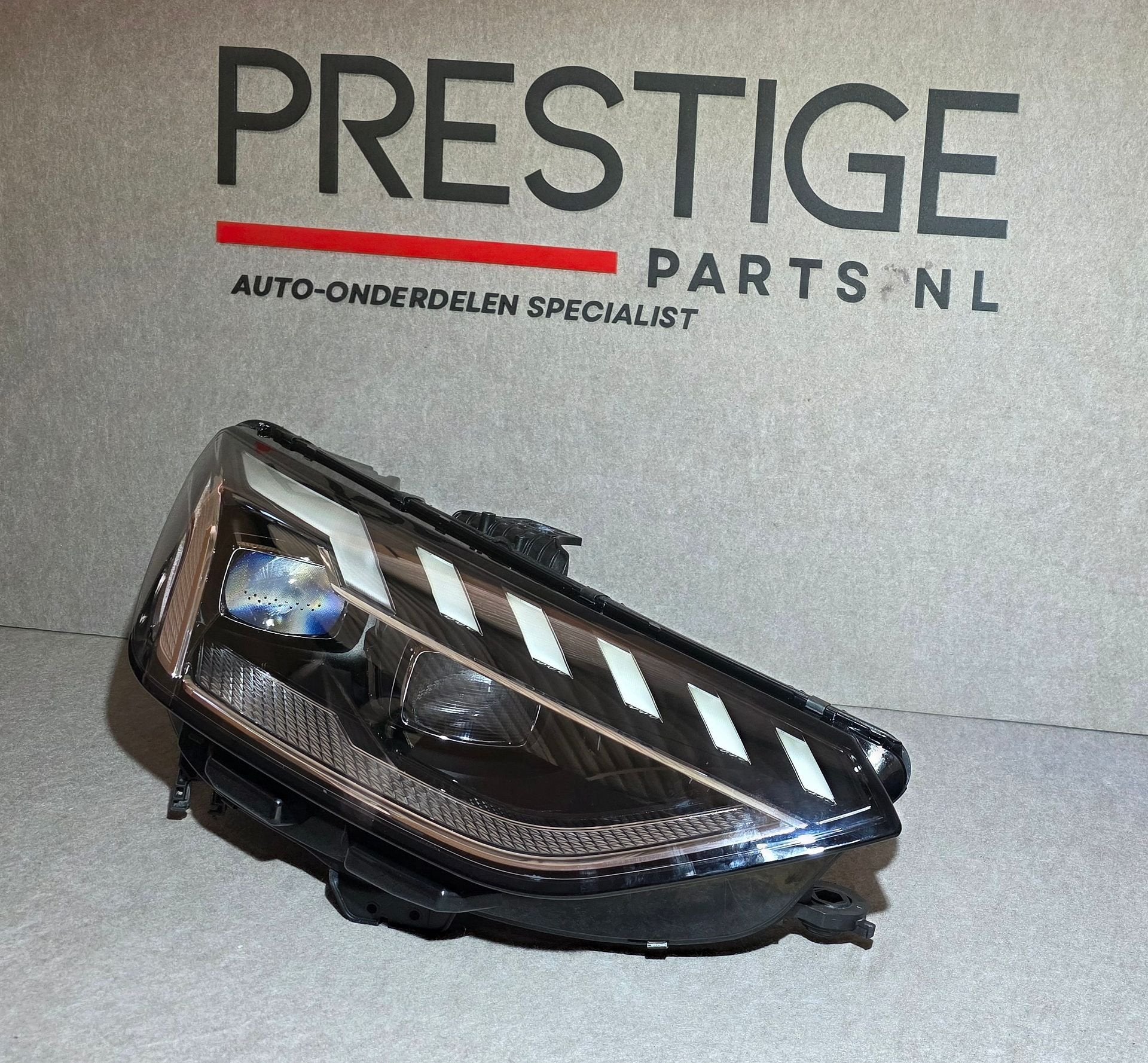 Koplamp Audi A4 B9 8W Facelift Matrix LED Rechts 8W0941036E, Gebruikt, -, Ophalen of Verzenden, -