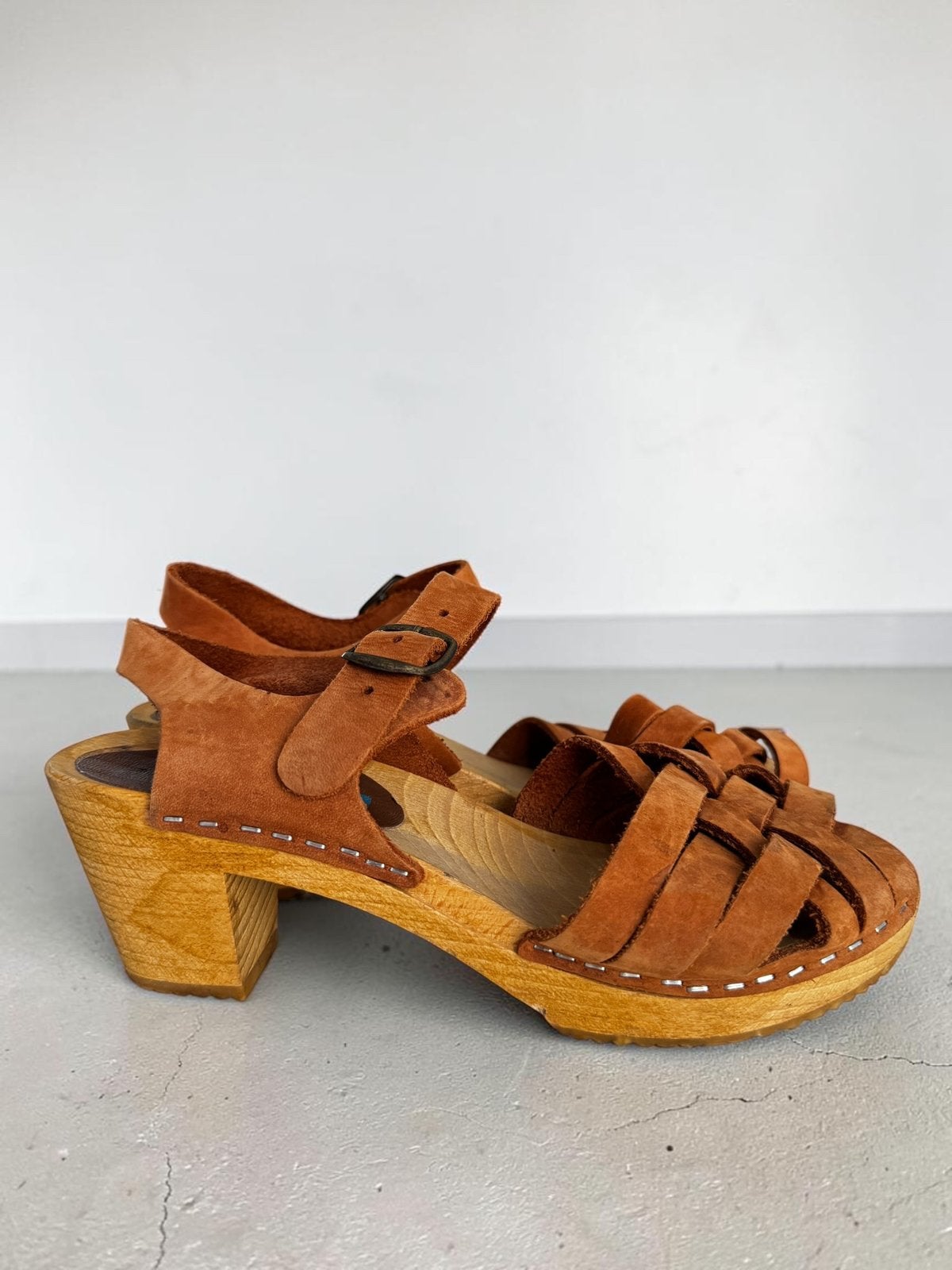 Moheda Sweden clogs sandalen bruin cognac suede hout maat 36, Bruin, Zo goed als nieuw, Sandalen of Muiltjes, Ophalen of Verzenden