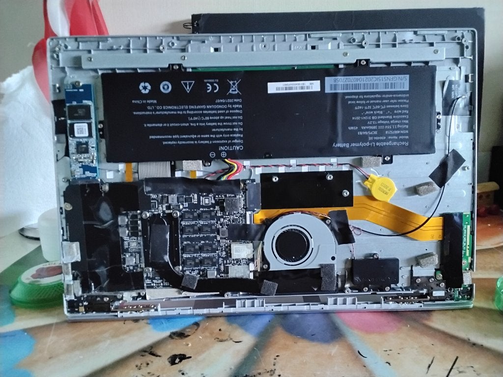 Medion laptop camera en scherm kapot rest werkt, 15 inch, Medion, Ophalen of Verzenden, Niet werkend