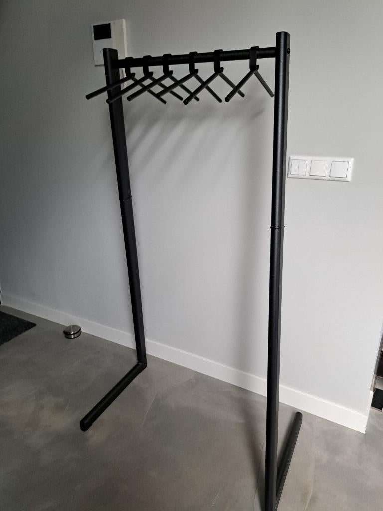 Vrijstaande zwarte metalen kapstok, Ophalen, Gebruikt, 100 tot 150 cm, Metaal