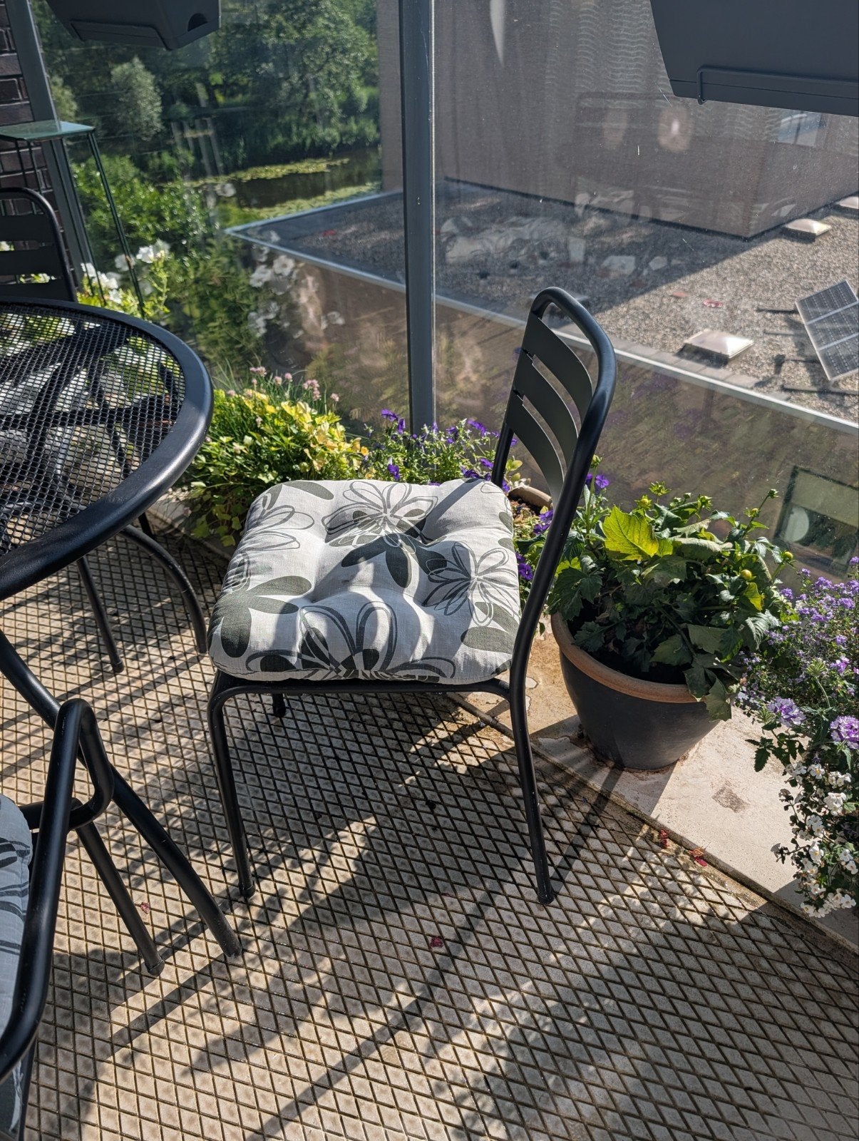 Leuke balkon set, ronde tafel met vier stoelen, Ophalen, Gebruikt, Stapelbaar