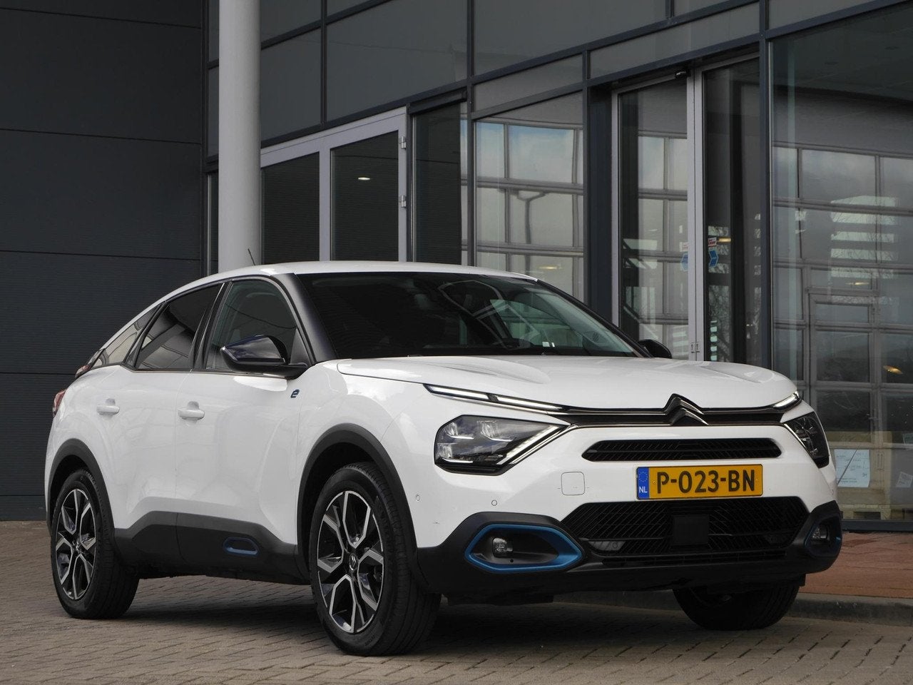 Citroën Ë-C4 Shine 50 kWh |SOH waarde 94.5% | Head up disp, Auto's, 136 pk, Gebruikt, Wit, Parkeersensor