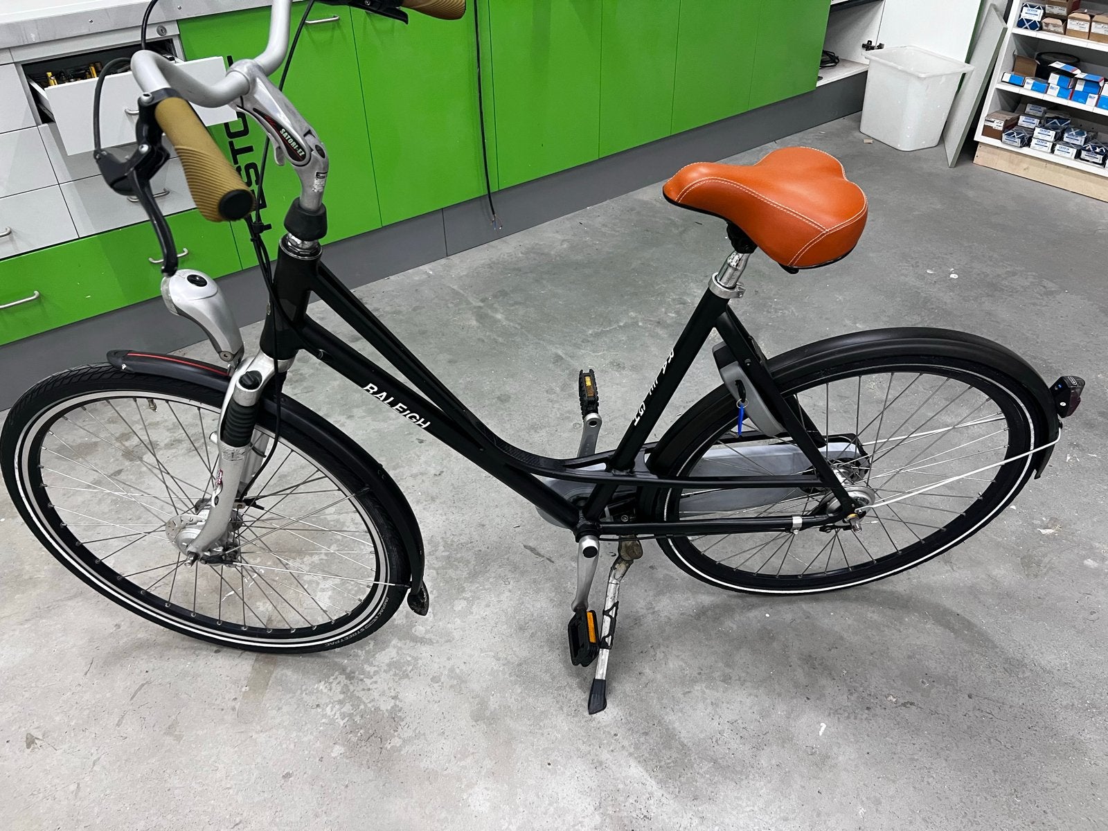 Raleigh Damesfiets met 3 versnellingen en lage instap, Fietsen en Brommers, Fietsen | Dames | Damesfietsen, Overige merken, Velgrem