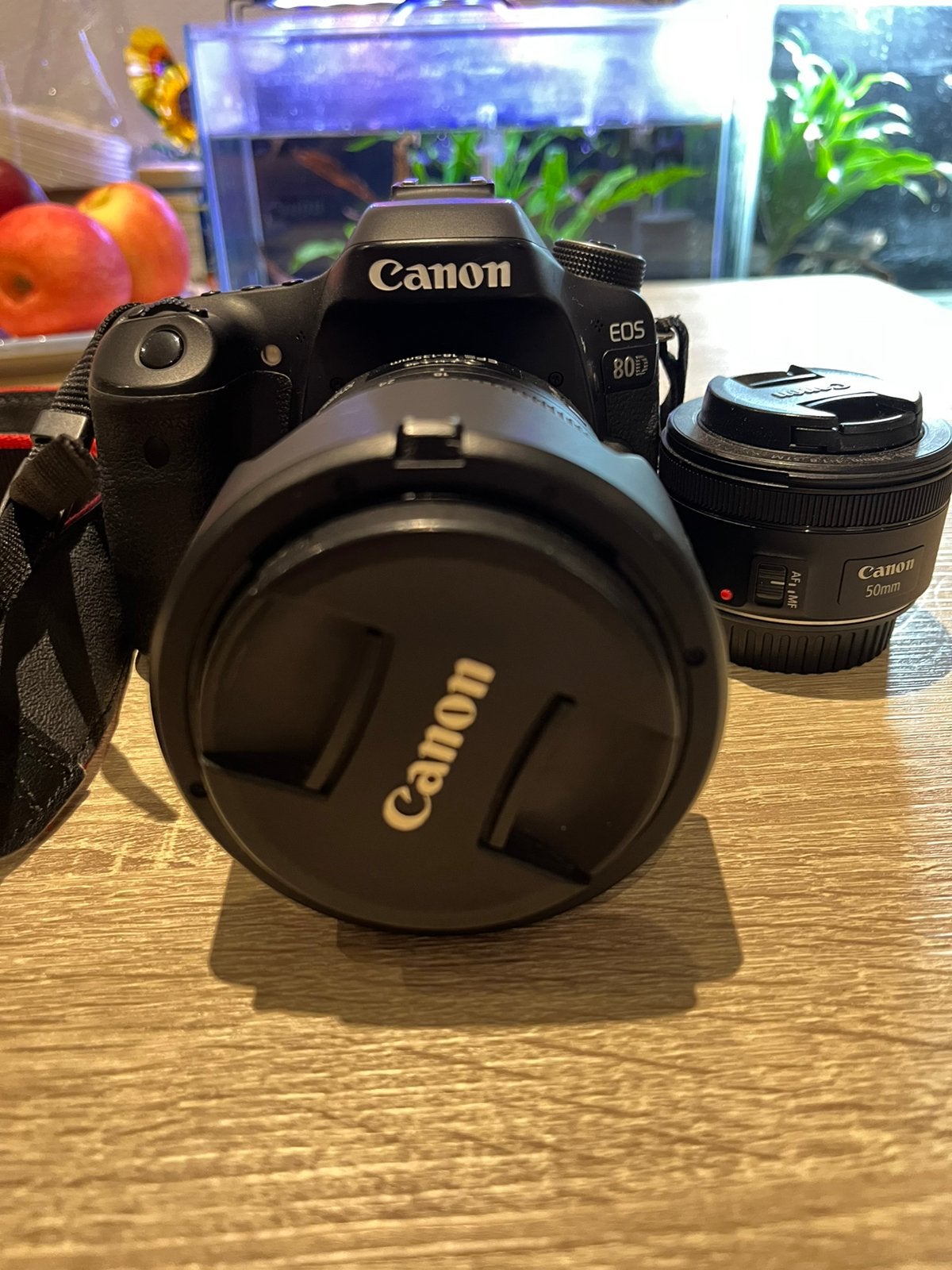 Canon EOS 80D + EF-S 18-135mm + 50mm f/1.8 STM, Audio, Tv en Foto, Fotocamera's Digitaal, Gebruikt, Spiegelreflex, Canon, Ingebouwde flitser