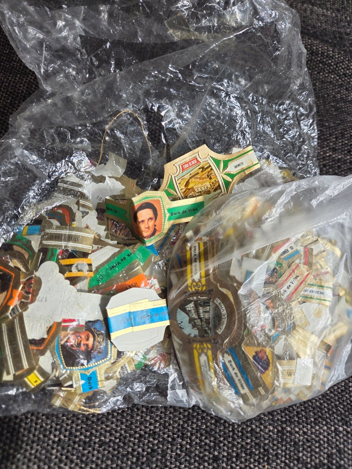 2 zakjes vol met sigarenbandjes, Ophalen of Verzenden