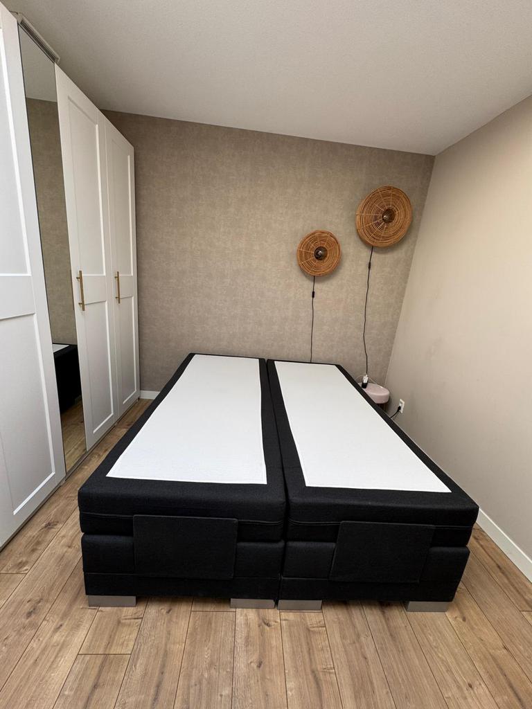 Elektrisch boxspring afmeting 160/200, Ophalen, Zwart, Tweepersoons, Zo goed als nieuw