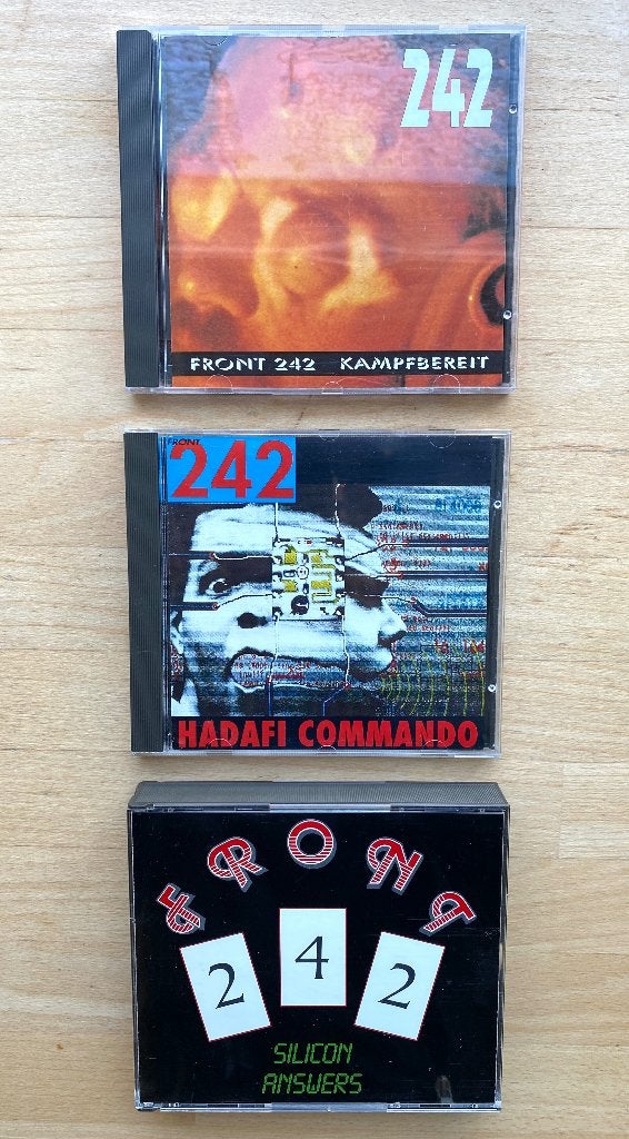 Front 242 - 3x live bootleg CD's : als nieuw, samen (of los), Inclusief boekje, Electronic Rock, Ophalen of Verzenden, Zo goed als nieuw