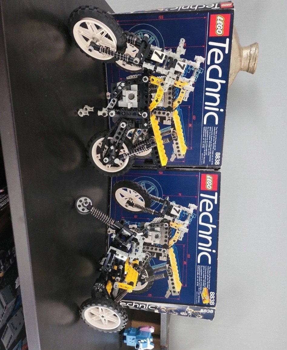 Lego Technic 8838 met 2 dozen, 4 boekjes en beide motoren, Ophalen of Verzenden