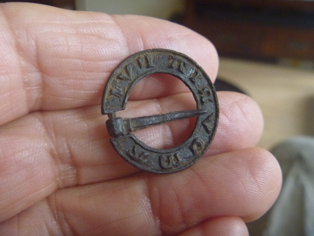Bodemvondst.Ringbroche.Insigne.Metaaldetector.Middeleeuws, Ophalen of Verzenden