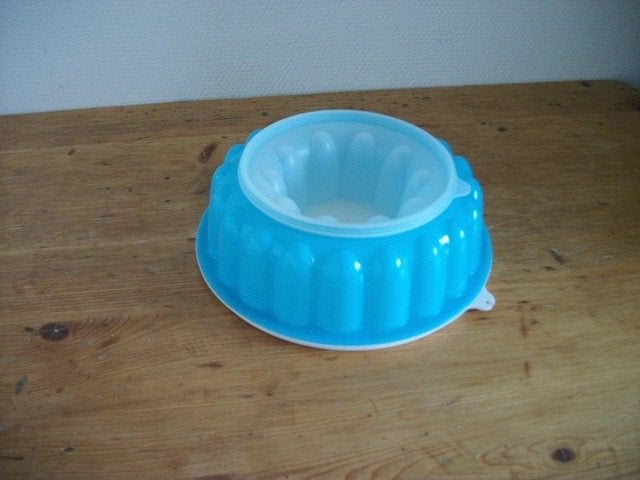 Tupperware Tulband Pudding Vorm ( blauw/wit ), Ophalen of Verzenden, Gebruikt, Wit, Overige typen