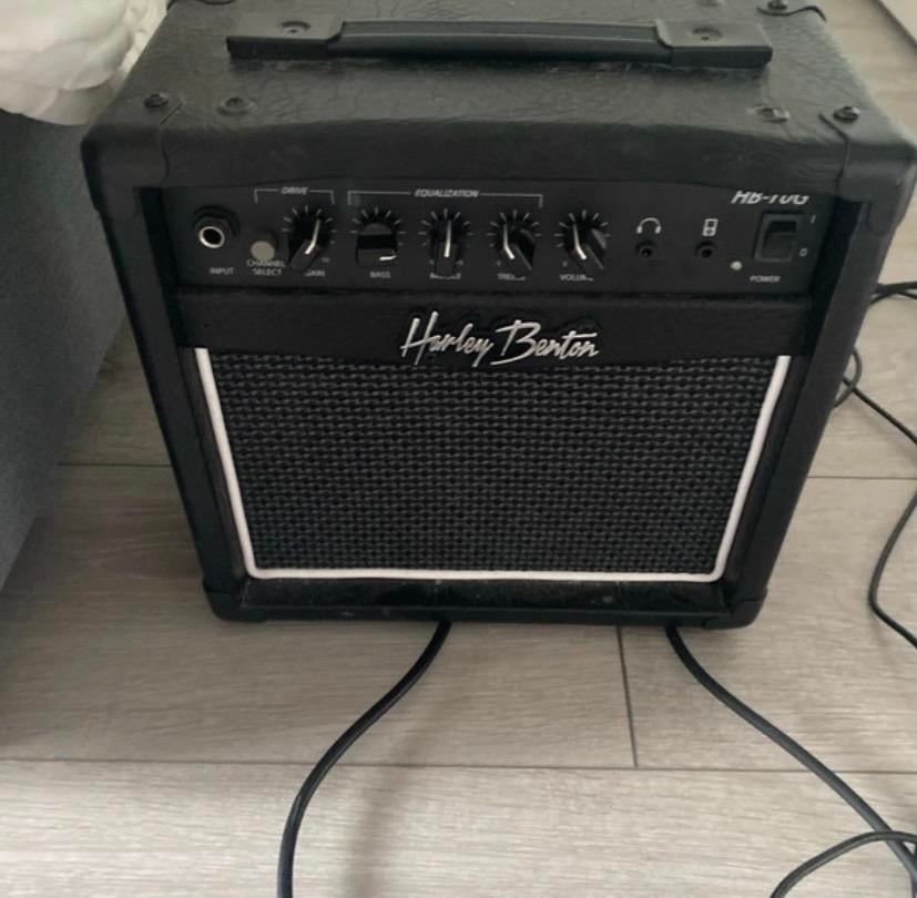 Elektrische gitaar met versterker en capo en plectrum, Overige merken, Gebruikt, Met versterker, Ophalen of Verzenden