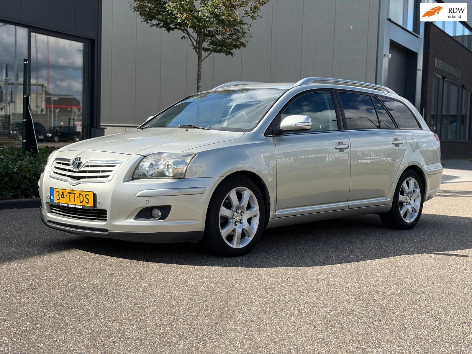Toyota Avensis Wagon 2.0 VVTi Executive Export, Auto's, Voorwielaandrijving, 4 cilinders, Euro 4, Zilver of Grijs