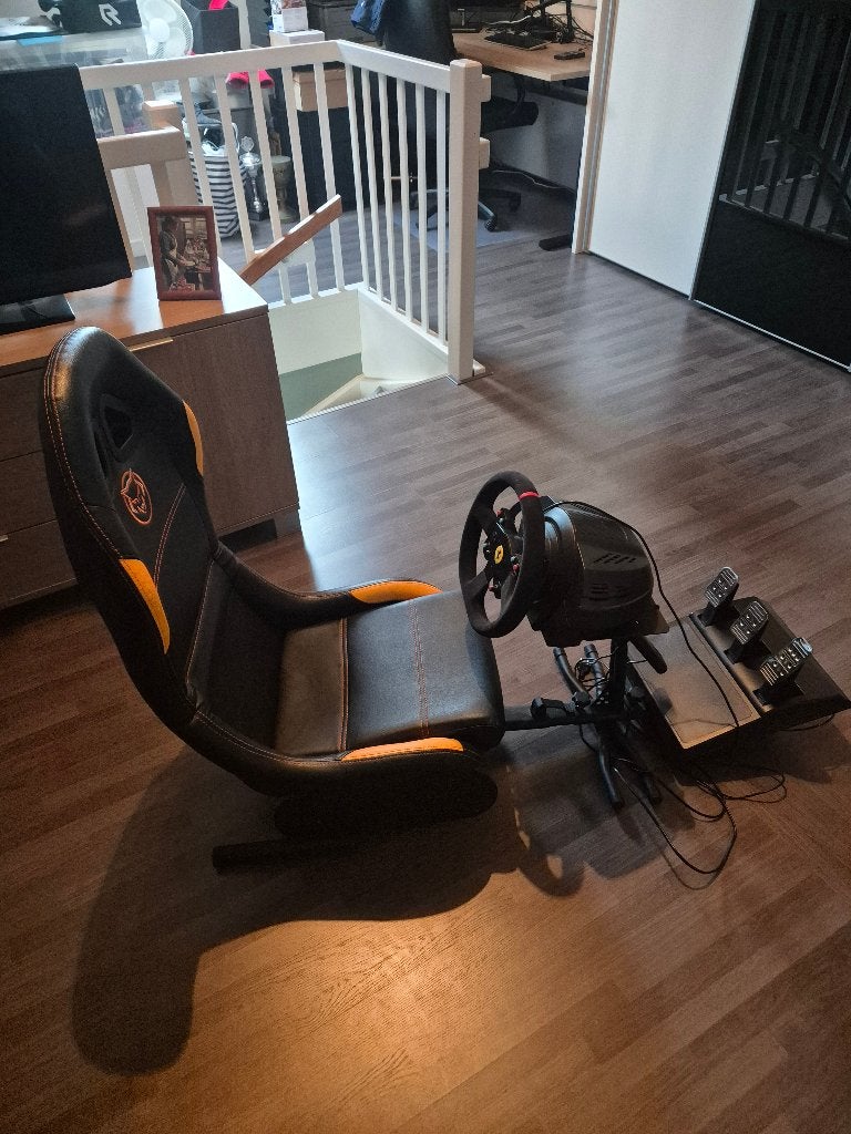 Thrustmaster T300 Ferrari Alcantara simrace set +  raceseat, Ophalen of Verzenden, Zo goed als nieuw, Trustmaster
