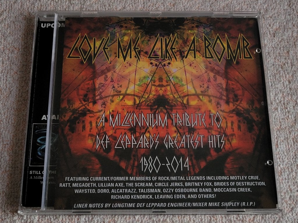 VARIOUS - Love Me Like A Bomb CD (HARD-ROCK) ZGAN, Cd's en Dvd's, Cd's | Hardrock en Metal, Ophalen of Verzenden, Zo goed als nieuw