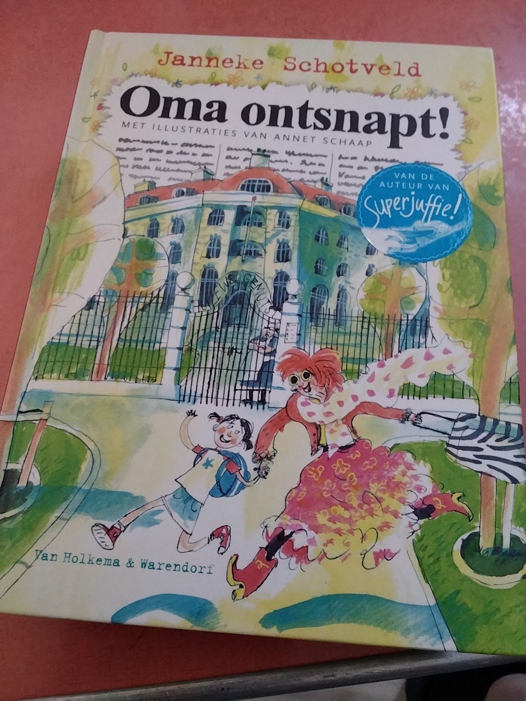 Janneke schotveld oma ontsnapt € 7.50, Ophalen of Verzenden, Zo goed als nieuw, Fictie algemeen