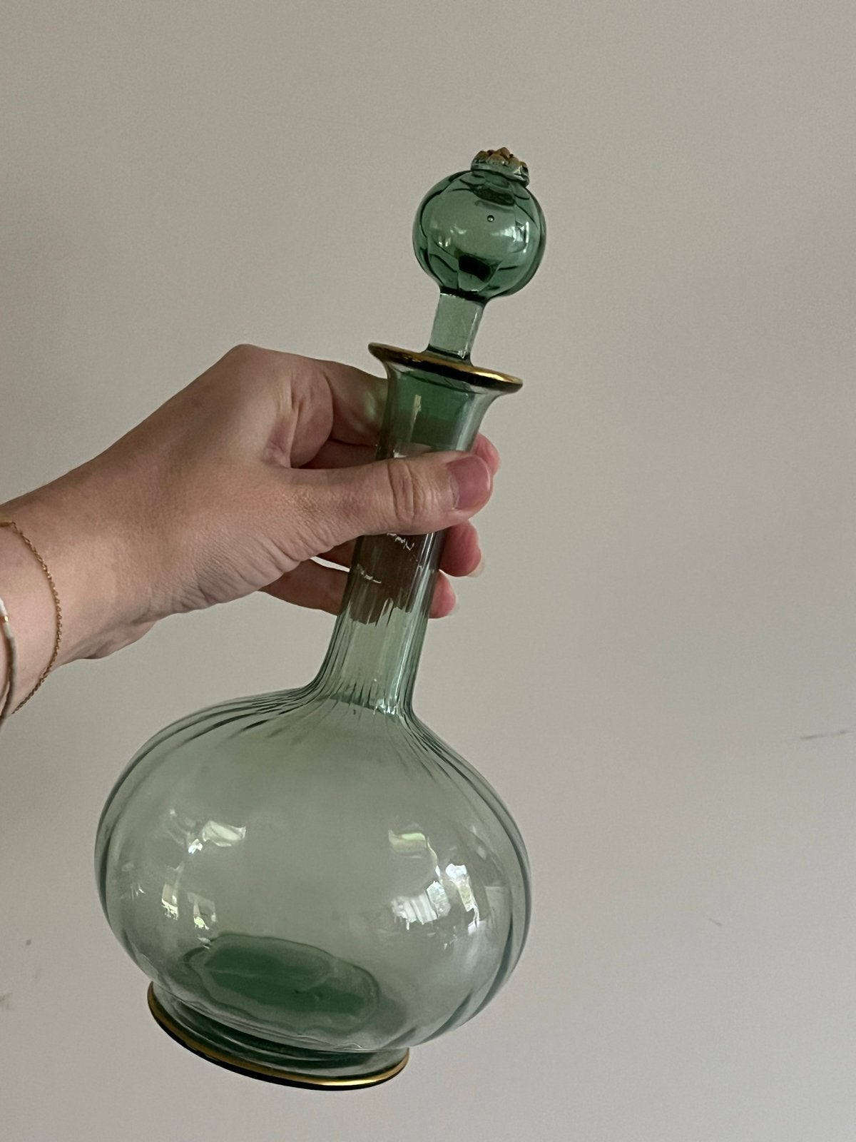 Prachtige Daum Nancy wijnkaraf Art Nouveau smaragdgroen, Antiek en Kunst, Ophalen of Verzenden