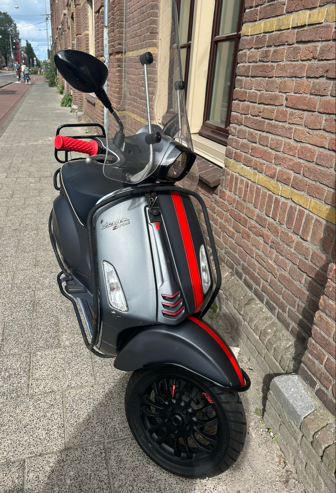 Piaggo Vespa Sprint - Grijs met rode accenten, Ophalen, Gebruikt, Overige modellen, Maximaal 45 km/u