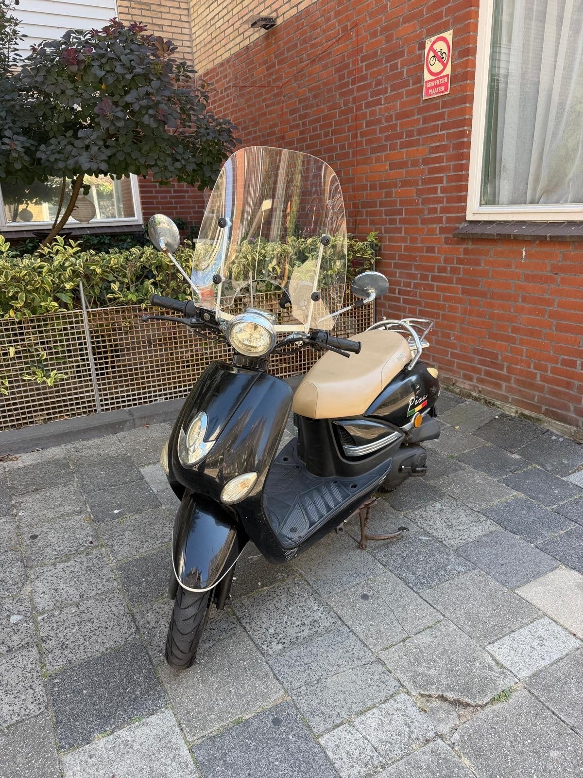 Zwarte Turbo Pisa snorScooter met Windscherm - Goede Staat, Fietsen en Brommers, Snorfietsen en Snorscooters, Ophalen, Gebruikt