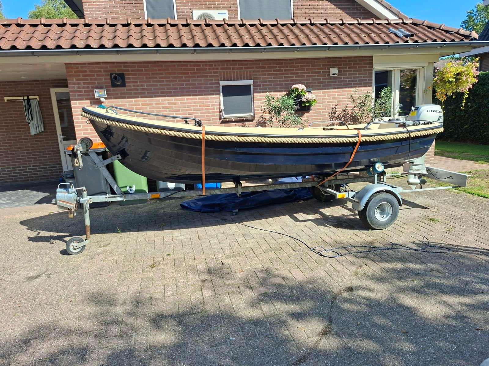 Mooie polyester sloep 420 met 10 pk Honda motor.Boottrailer, Watersport en Boten, 4 m, Afdekzeil, 10 pk, Ophalen