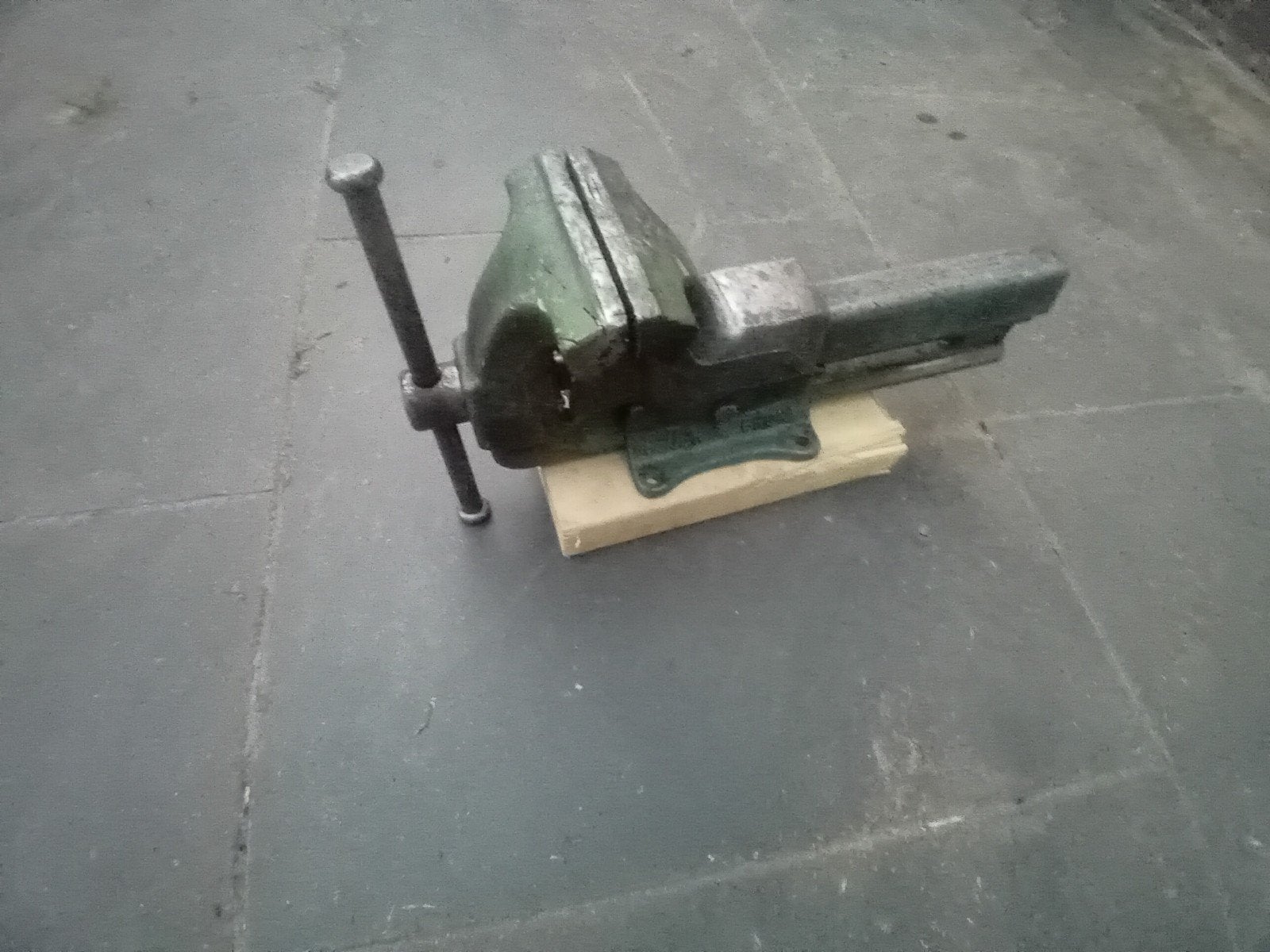 Heuer Front bankschroef 140 mm, Doe-het-zelf en Verbouw, Gereedschap | Handgereedschap, Ophalen, Gebruikt