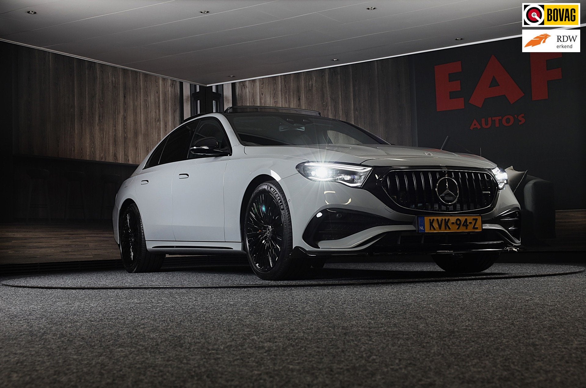 Mercedes-Benz E-klasse 300 e AMG 53 Look / Head Up / Luchtve