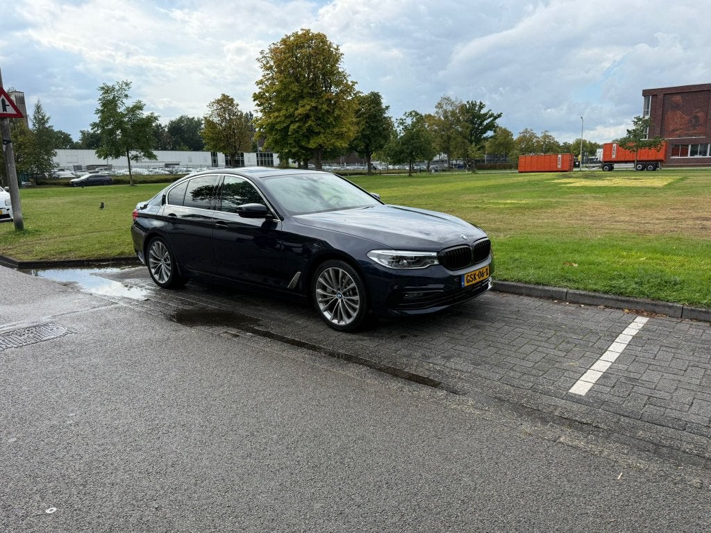 BMW 5-Serie 530e Dealer Onderhoud Pano/Head-Up/Harman&Kardon, 1998 cc, Achterwielaandrijving, Lichtsensor, 4 cilinders