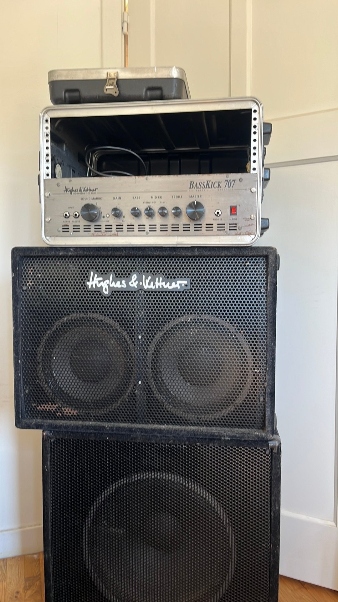 Hughes & kettnet basskick 707 bas versterker, Muziek en Instrumenten, Ophalen, Zo goed als nieuw, 100 watt of meer